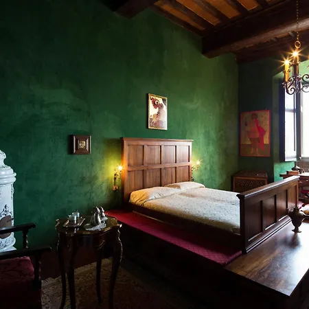 Del Capitano Daire Cortona